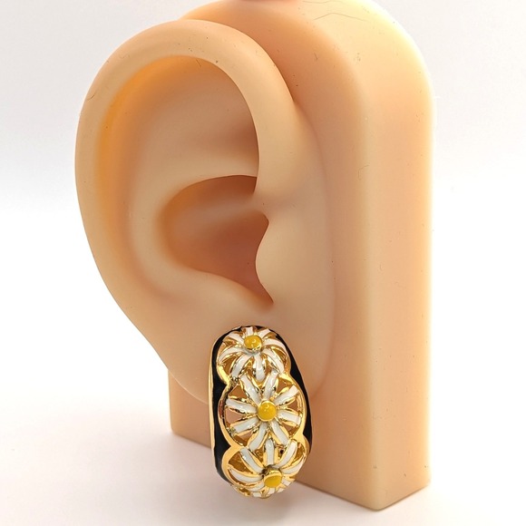 Joan Rivers Jewelry - Joan Rivers Enamel Daisy Hoop Earrings Gold Tone White Floral Huggie Post